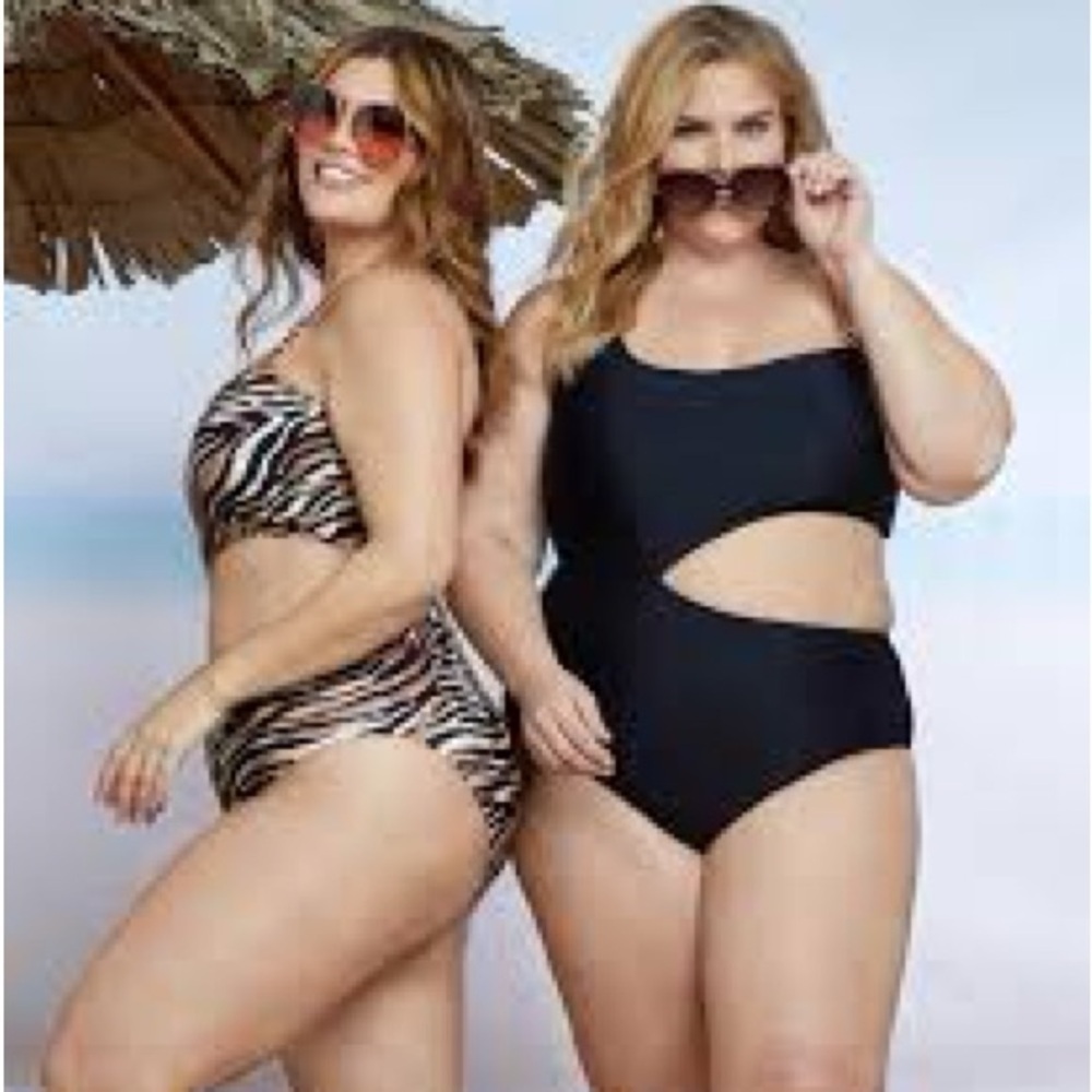 NEW without tags LYSA Sexy PLUS Size 2X Black Cutout Swimsuit with Chain Accent
